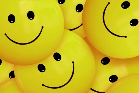 plein de smileys jaunes qui sourient